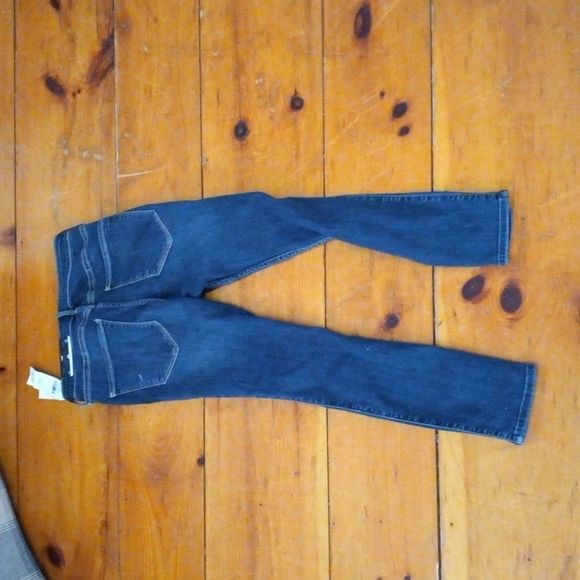 Hollister Distressed High Rise Jean Leggings  sz 3S. NWT.   26x24 - Picture 4 of 5